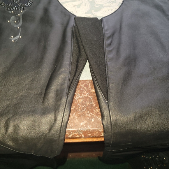 🔥NWT RARE "WICKED" Harley-Davidson Black Leather Flare Chaps with Skull Bling - Picture 6 of 15